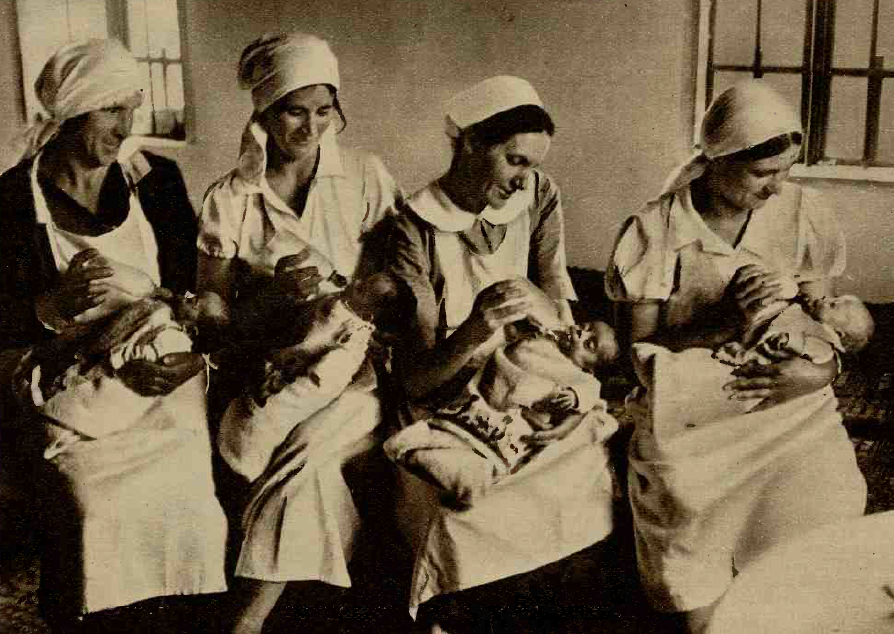 Doicile in care grija carora fusesera incredintati gemenii ii hraneau pe acestia cu biberonul