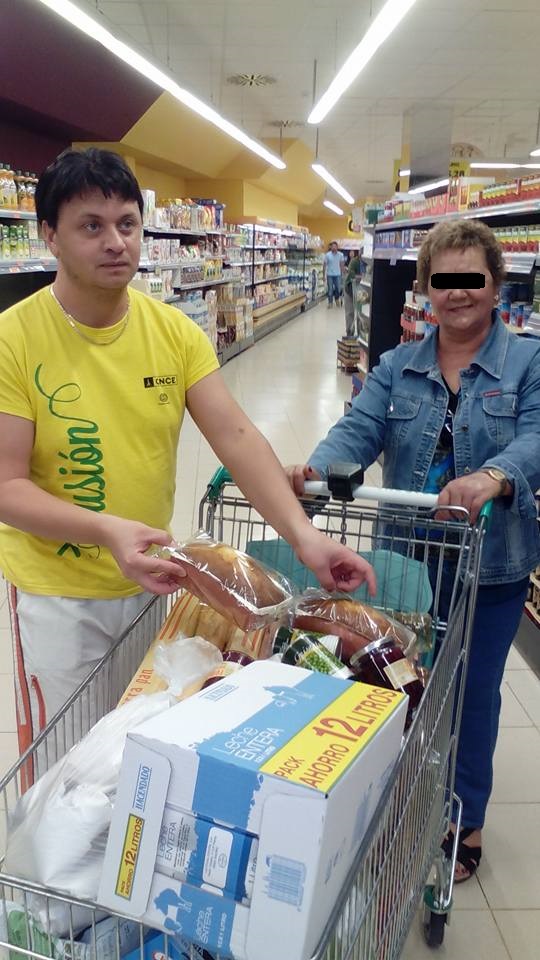 Cristi din Banat alaturi de mama sa