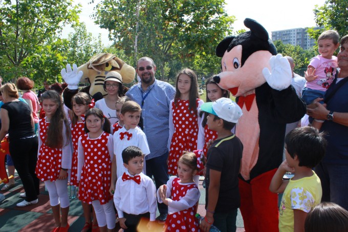 Piedone a pregatit o multime de surprize micutilor in Parcul Lumea Copiilor si Oraselul Copiilor