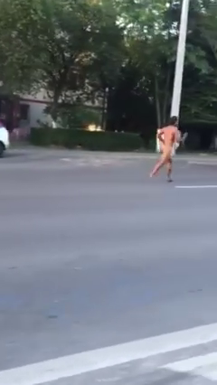 Barbatul a alergat fara oprire cativa kilometri