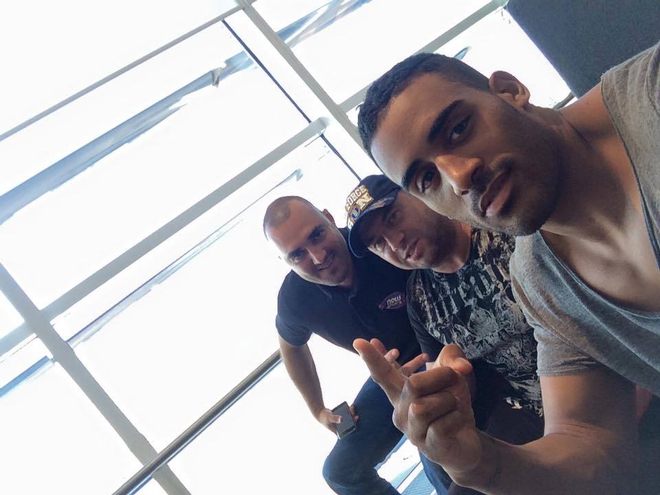 Benny vrea sa dedice victoria fiului sau, care urmeaza sa ajunga pe lume cat de curand