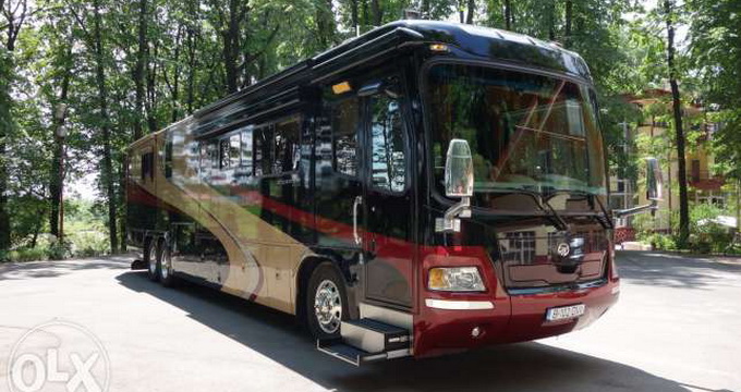 Masina costa 300.000 de euro