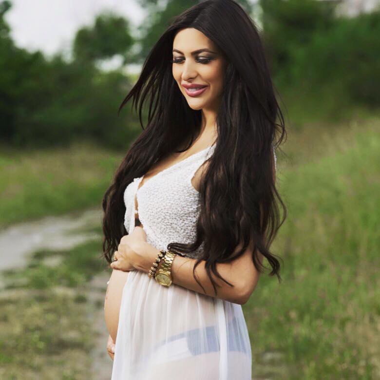 Frumoasa bruneta trebuia sa nasca din moment in moment