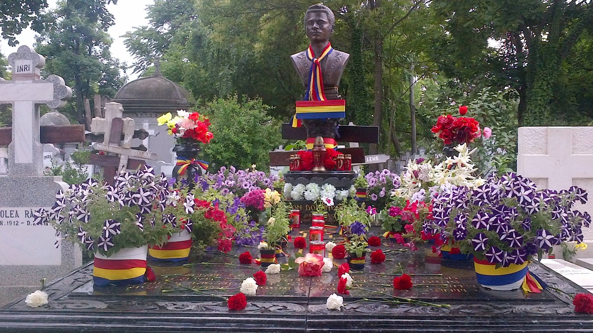 Ionut a schimbat radical fata mormantului maestrului Ion Dolanescu