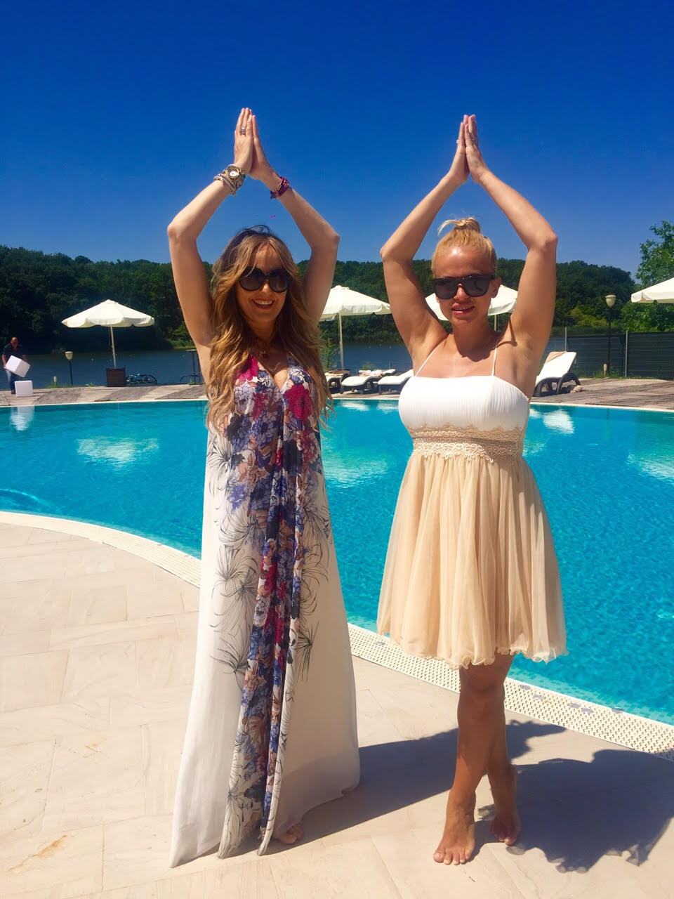 Anda Adam s-a relaxat la piscina dupa nunta