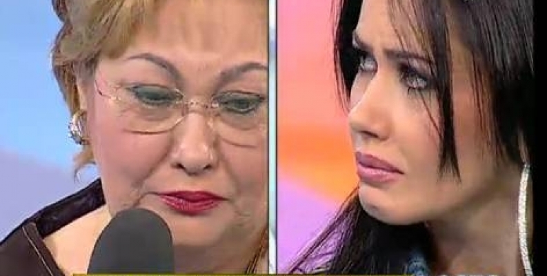 Oana vinde blanurile mamei sale