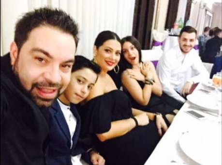 Salam si-a asumat relatia cu Roxana si se pozeaza cu toii la masa