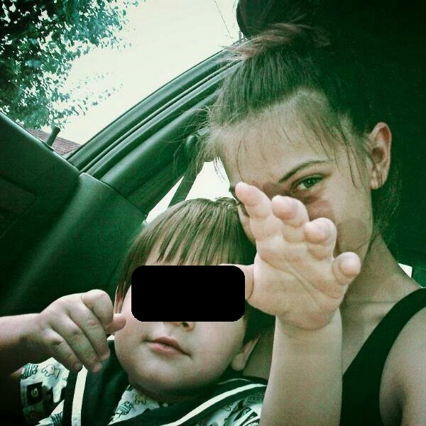 Diana isi crestea singura copilul