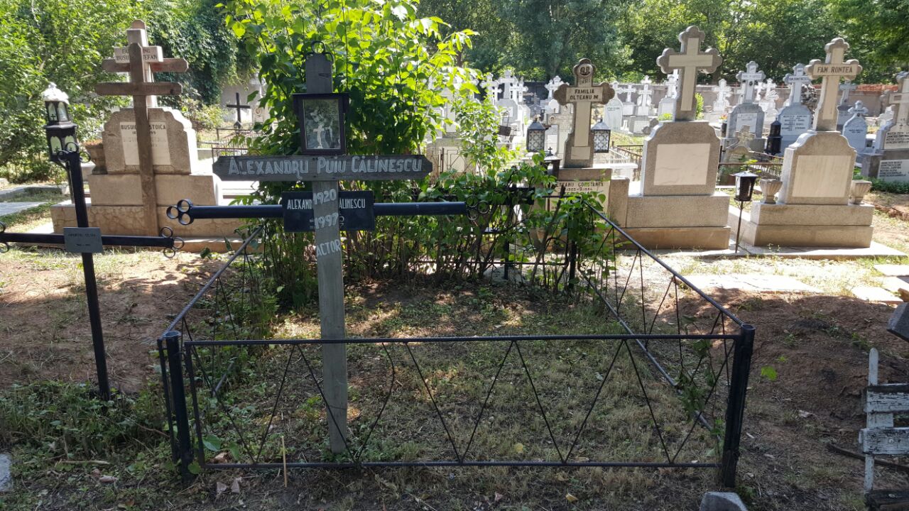 Crucea actorului a fost pusa de cei de la cimitirul Bellu