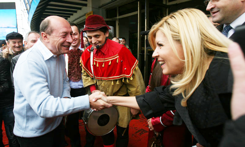 Relatia dintre Elena Udrea si Traian Basescu a tinut multa vreme prima pagina a ziarelor din Romania