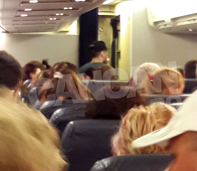 Scandalagiul a refuzat să-şi pună centura la aterizare şi s-a asezat pe cotieră!