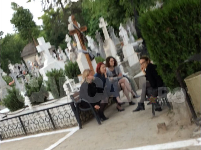 Rudele lui Condrea s-au adunat să-l vegheze