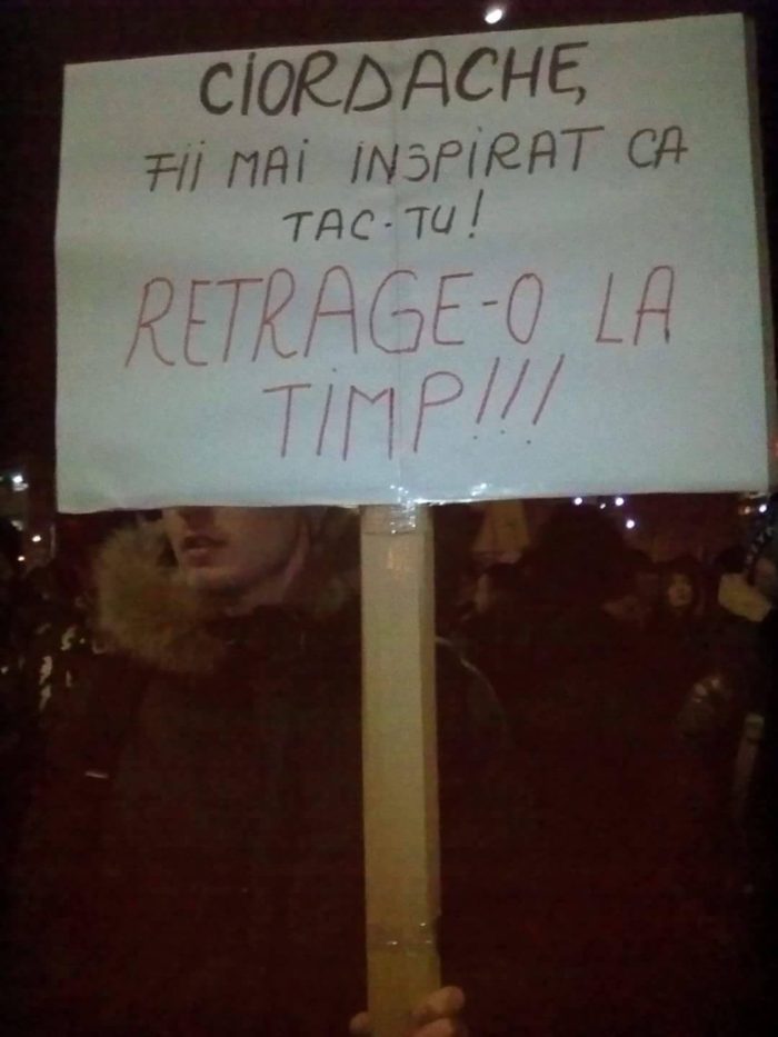 Când Florin Iordache, Ministrul Justiţiei, este avertizat într-un mod foarte original să retragă ordonanţa de urgenţă