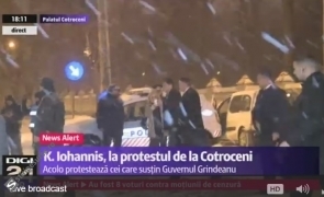 Preşedintele Klaus Iohannis a mers la protestatarii de la Cotroceni