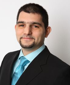 Ştefan Andrei este fiul vitreg al lui Dinu Patriciu