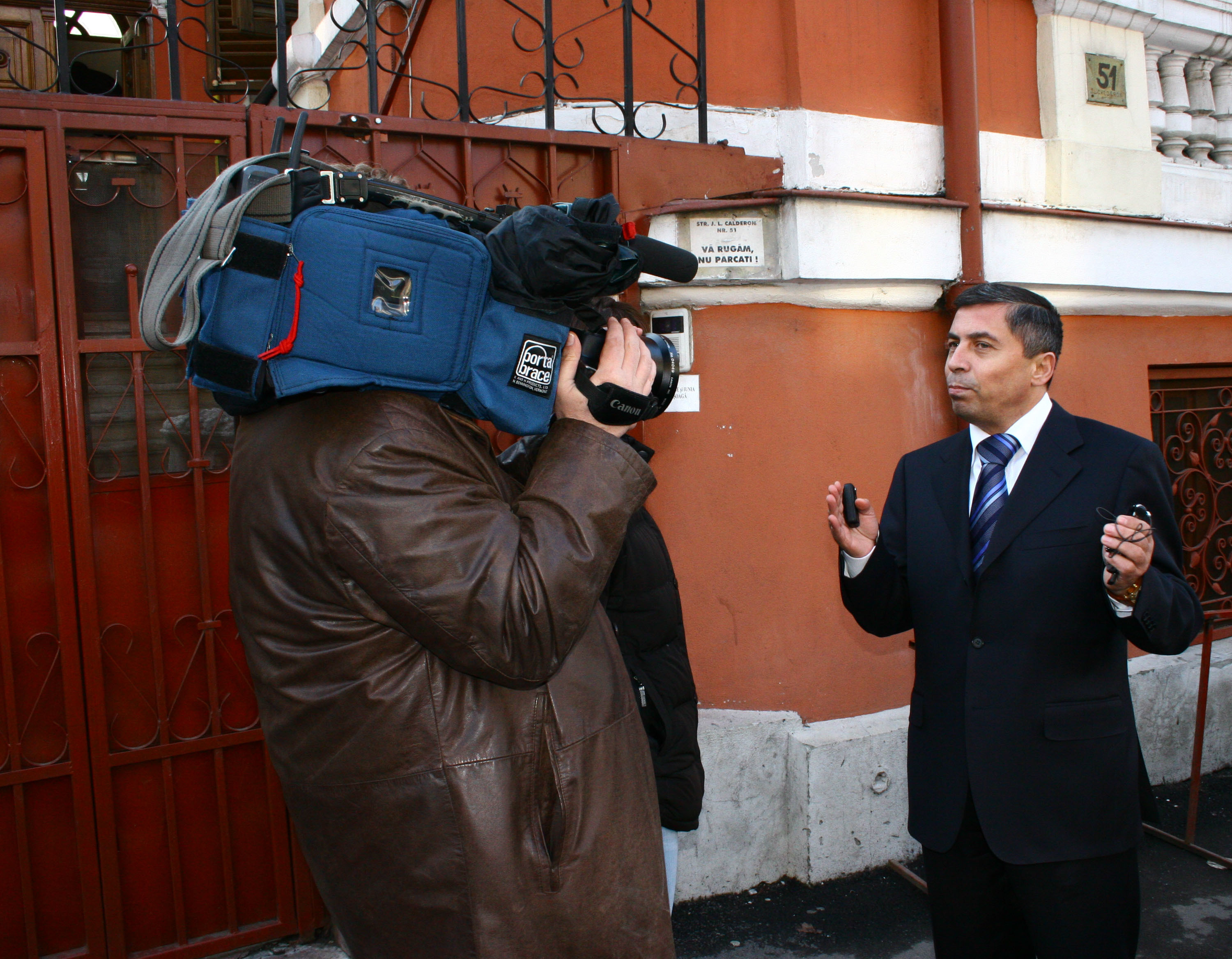 Vasile Turcu a fost luat de acasă cu Salvarea după ce a încercat să se sinucidă