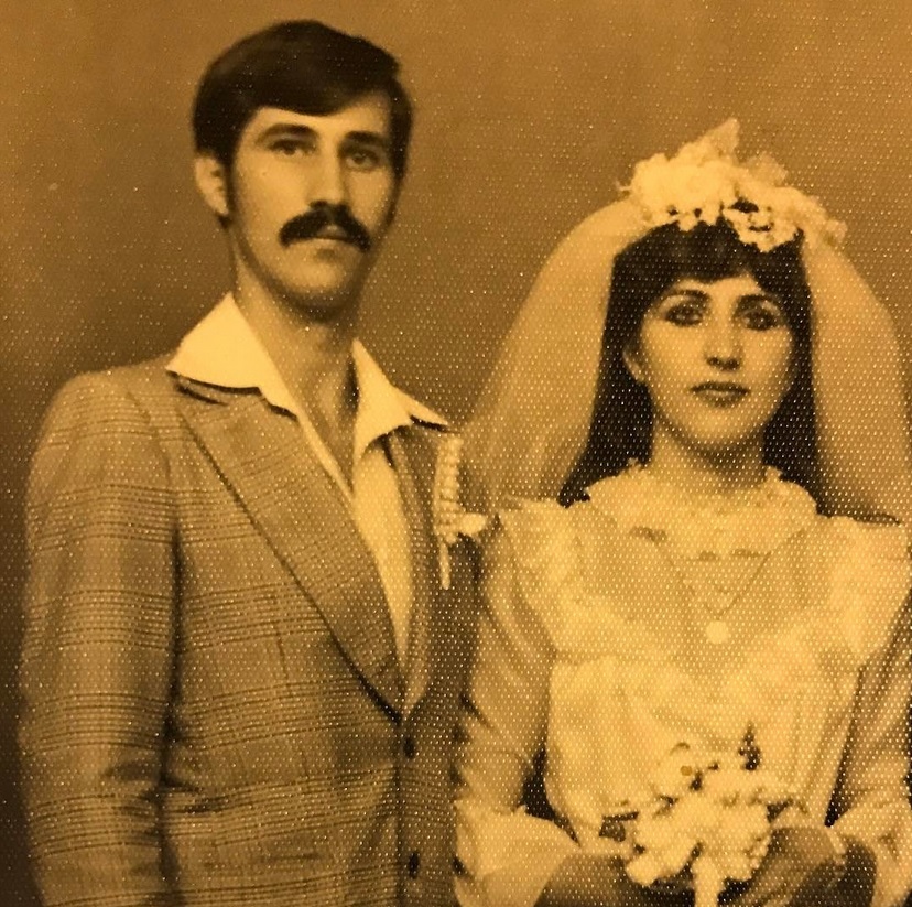 Asistenta TV a făcut publică această imagine cu părinţii ei, din ziua nunţii lor