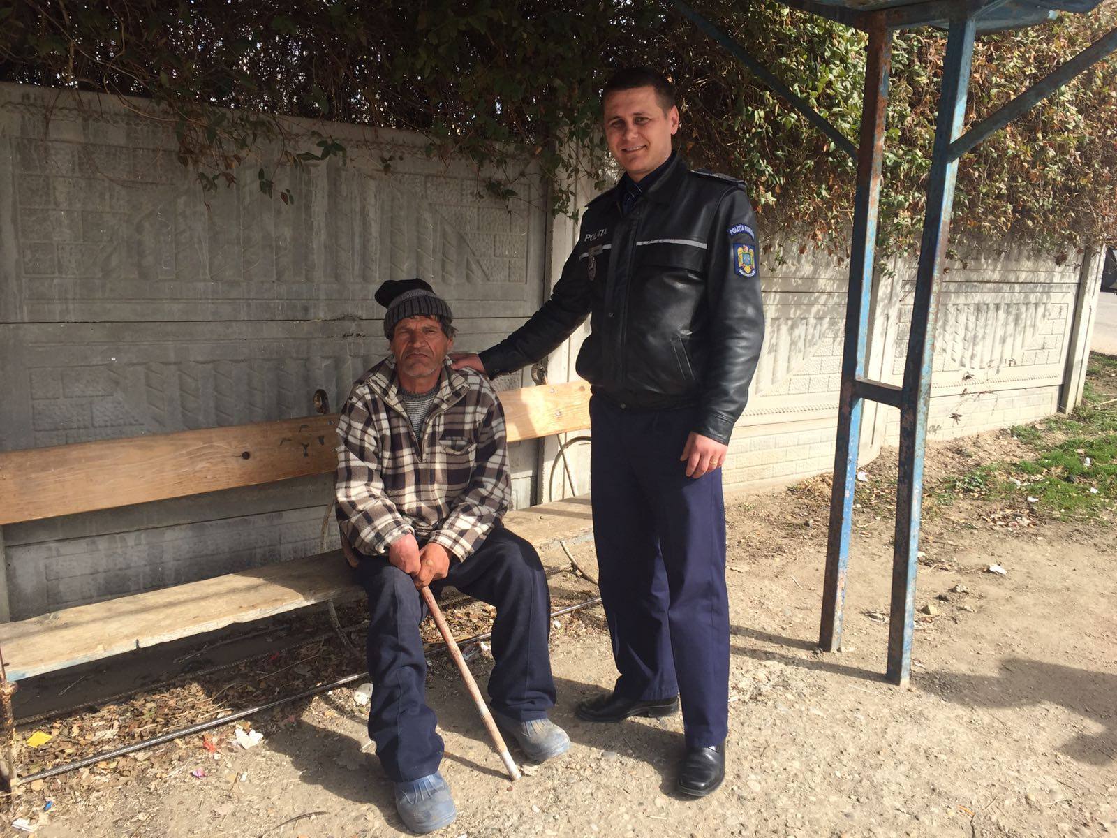 Bărbatul a fost salvat de către omul legii