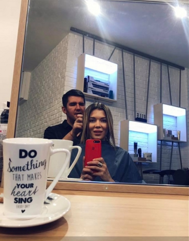 Gina Pistol s-a tuns şi le-a arătat fanilor imaginea