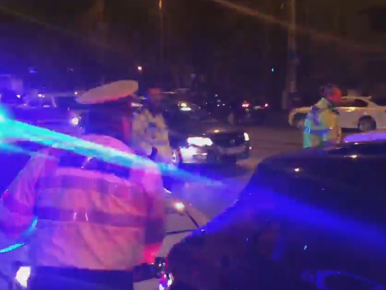 „Şmecheraşul“ s-a baricadat în Porsche în această dimineaţă, după ce-a accidentat un poliţist