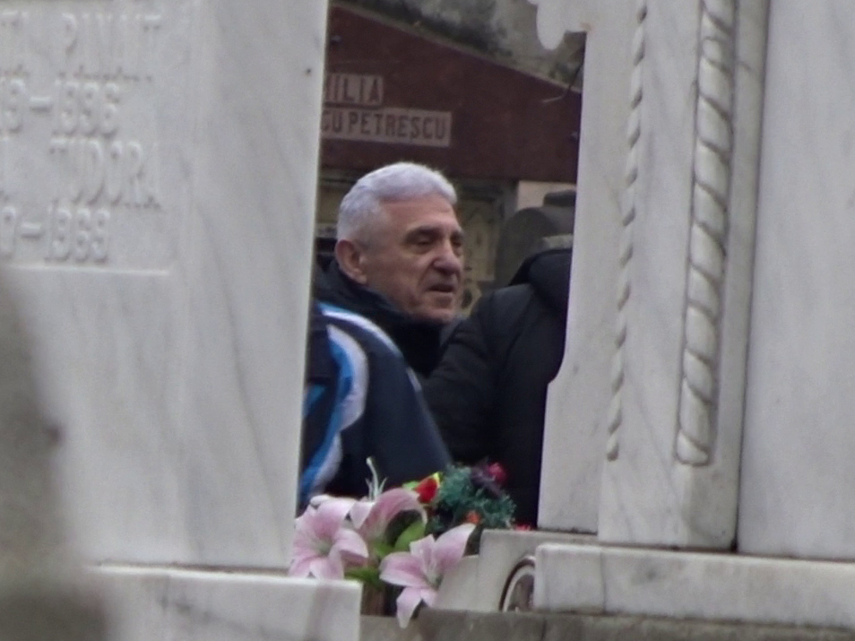 Giovani a venit la priveghiul milionarului