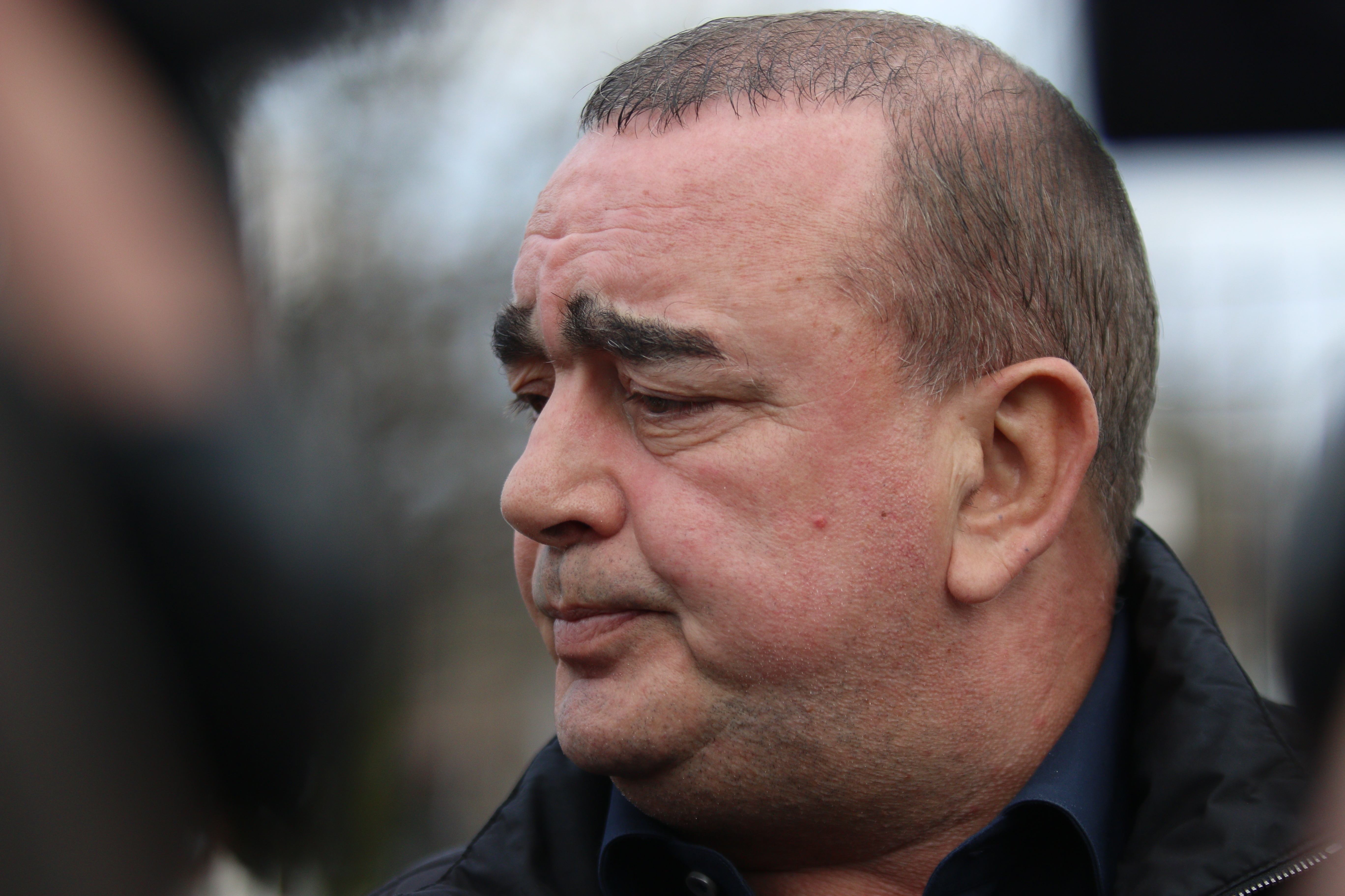 Gigi Neţoiu, îndurerat la cimitir