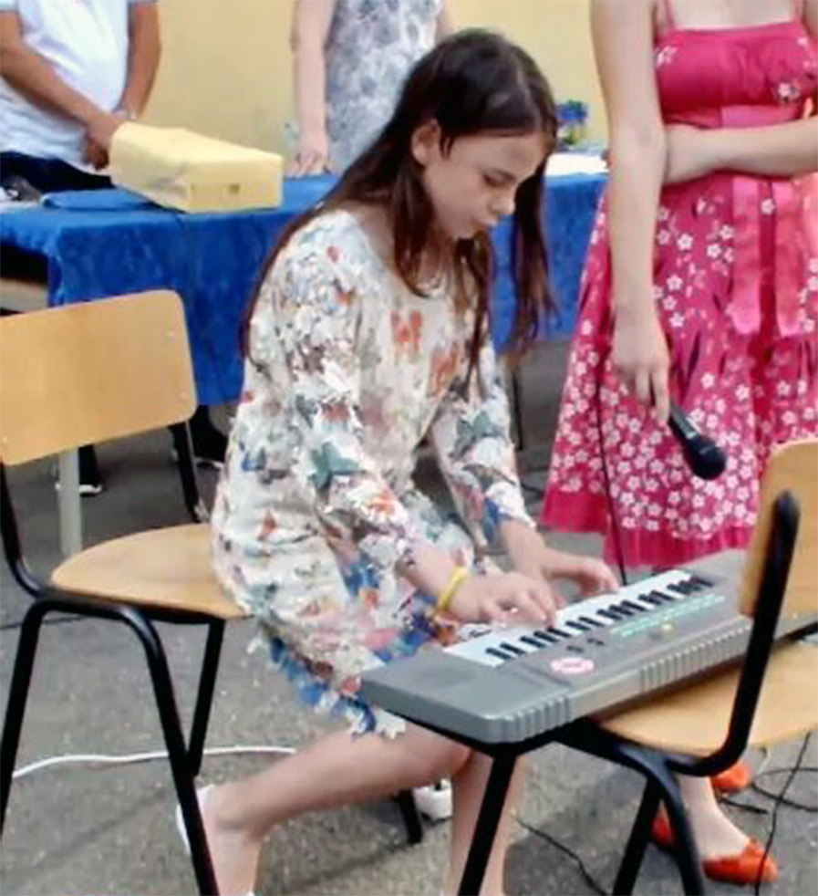 Eliza este pasionata de muzica