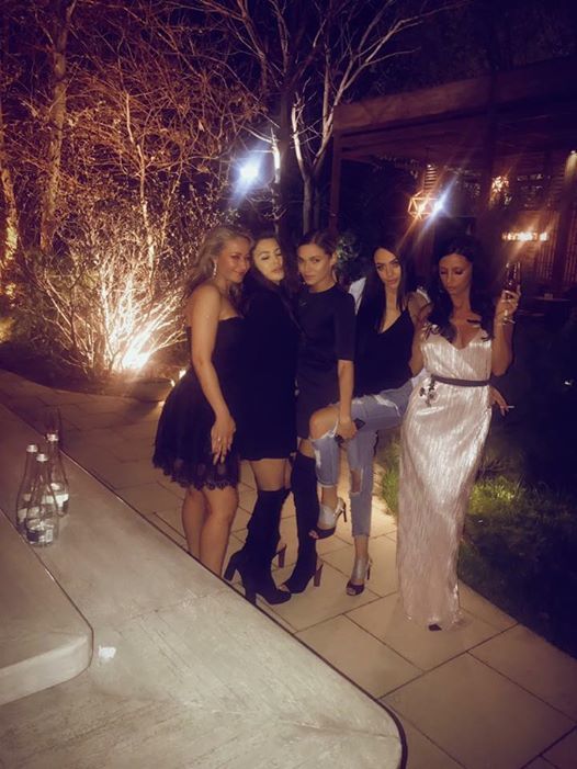 Alexandra, eroina din Bamboo s-a fotografiat alături de alte prietene 