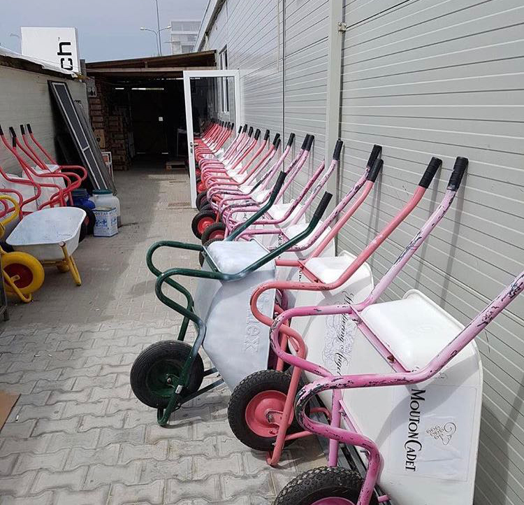 Roabele pentru şampanie sunt pregătite