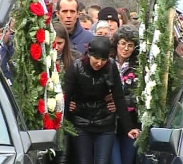 Ileana, la înmormântarea fiicelor ei