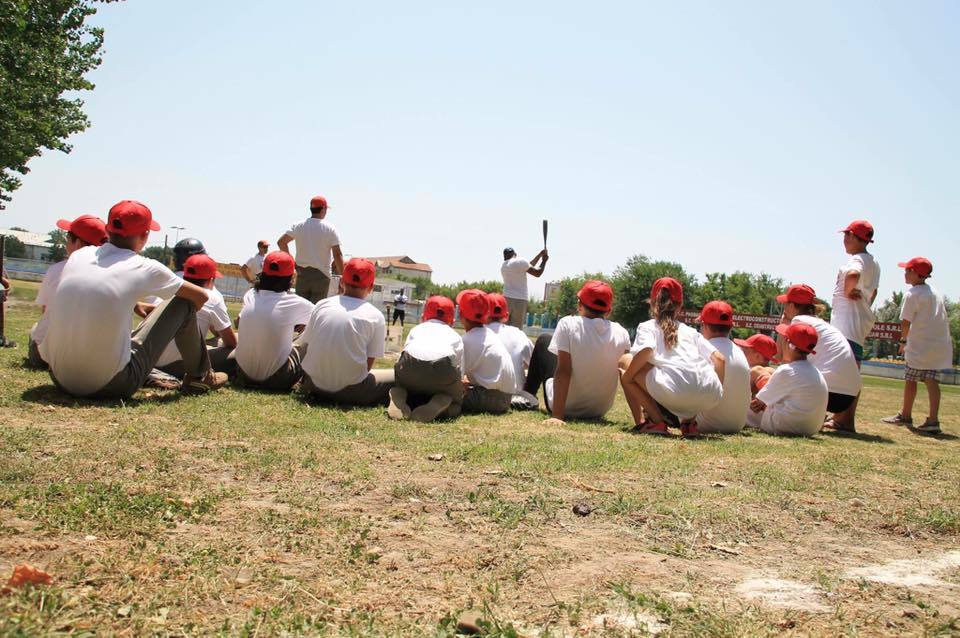 Copiii români au învăţat tainele baseball-ului