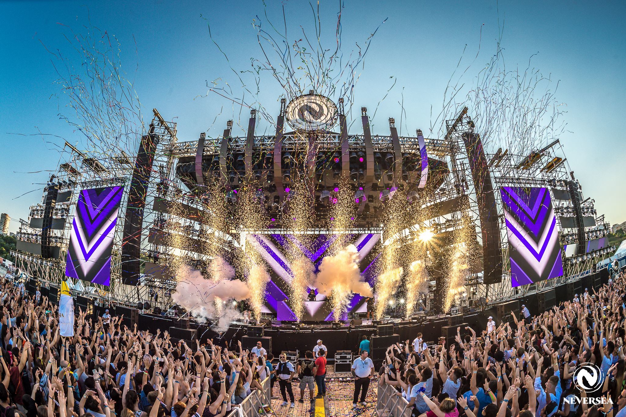 Zeci de mii de oameni s-au distrat la cel mai tare festival de pe litoral, Neversea