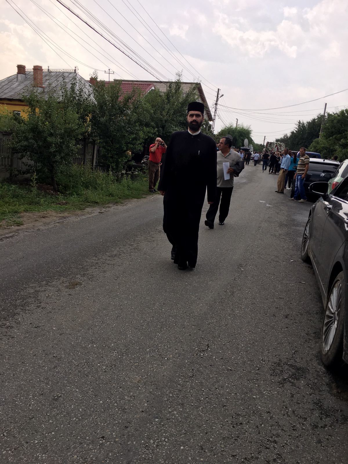 Preotul a ajuns acasă la Denisa