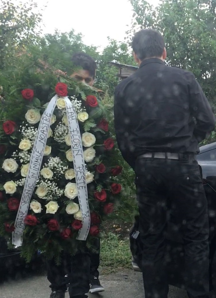 Florin Peşte a trecut peste neînţelegerile cu mama Denisei şi a venit să-şi ia ”Rămas-bun” de la nepoată