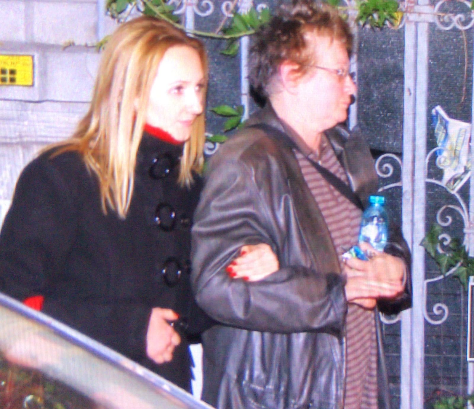 Fata Stelei a sosit pentru a aprinde o lumânare