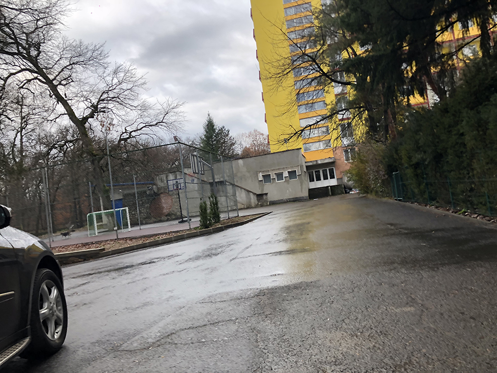 Hotelul de două stele Padiş din Oradea, în care locuieşte Teszari