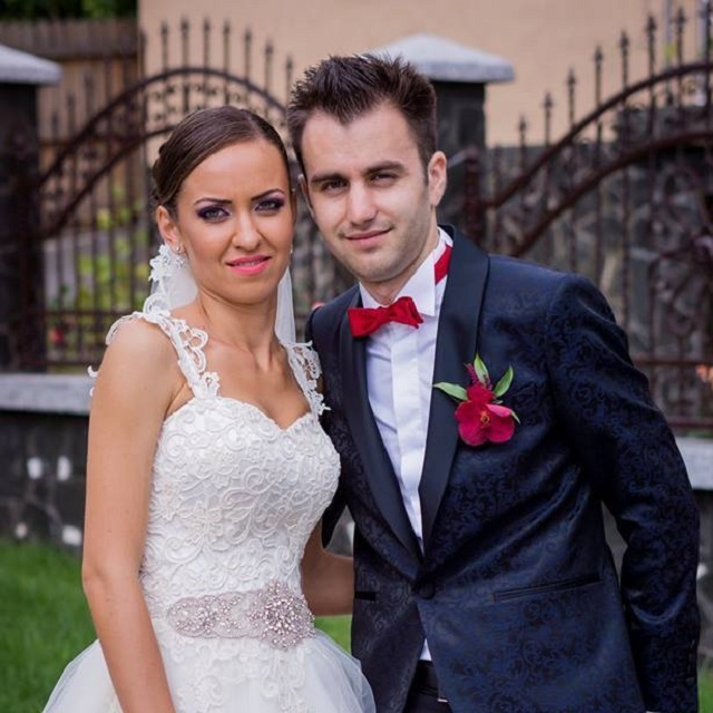 Raluca şi Victor Dincă au avut nunta pe 24 iulie 2014. Sursa foto: Facebook