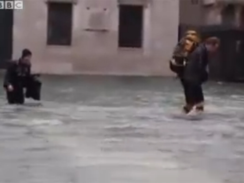 Romantica Veneţie se scufundă, dar oamenii se comportă normal! Imagini incredibile cu turiştii aflaţi în vacanţă în aceste momente