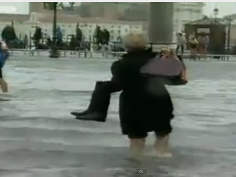 Romantica Veneţie se scufundă, dar oamenii se comportă normal! Imagini incredibile cu turiştii aflaţi în vacanţă în aceste momente