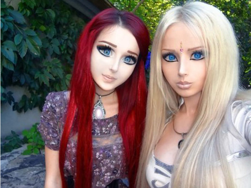 Şoc în lumea falselor Barbie! Cele două păpuşi umane nu mai sunt prietene! Vezi de ce şi-au rupt prietenia!