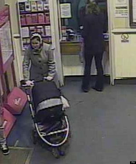 O adolescentă britanică, împreună cu copilul ei, sunt daţi dispăruţi în Marea Britanie! Poliţia îi caută din decembrie!