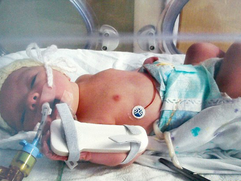 E cea mai răsfăţată bebeluşă! Mama ei i-a cumpărat hăinuţe de 8000 de lire, pentru a celebra refacerea micuţei după o boală gravă!