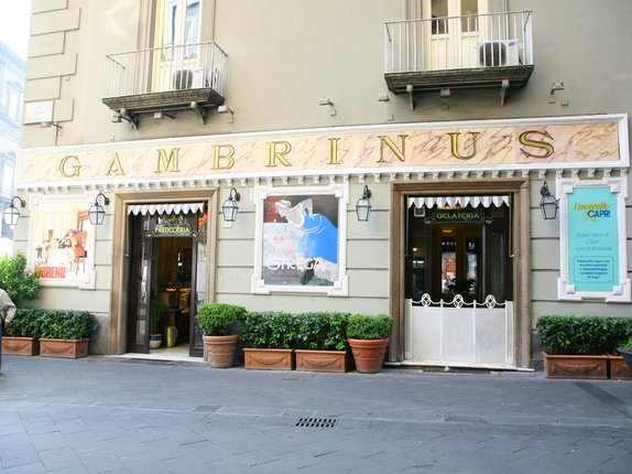 Cafeneua Gambrinus, Napoli