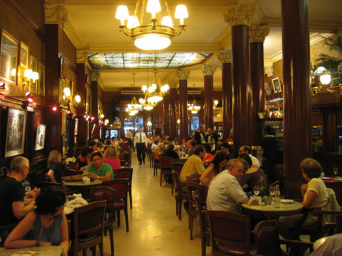 Stabilimentul Tortoni din Buenos Aires