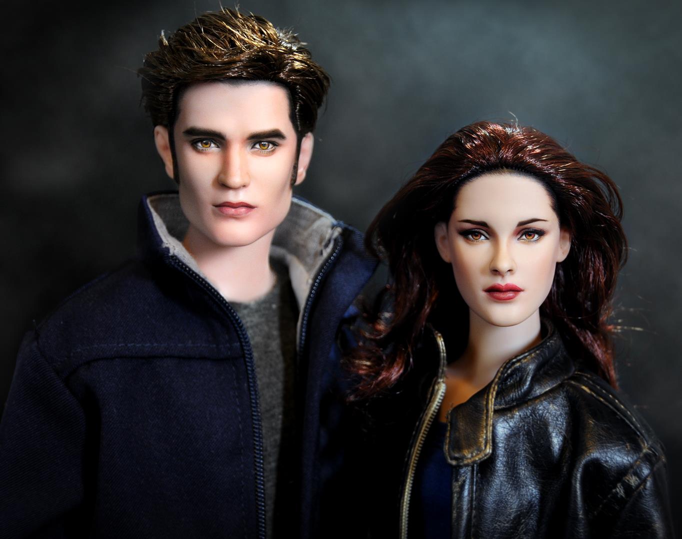 Artistul Noel Cruz reda in detaliu trasaturile vedetelor, astfle incat papusile sale se bucura de mare apreciere