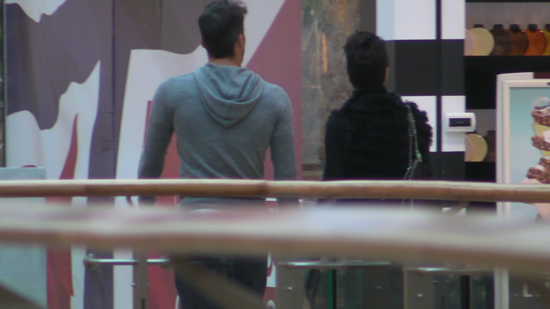 Varful campioanei a suferit teribil la sesiunea de cumparaturi impusa de Elena