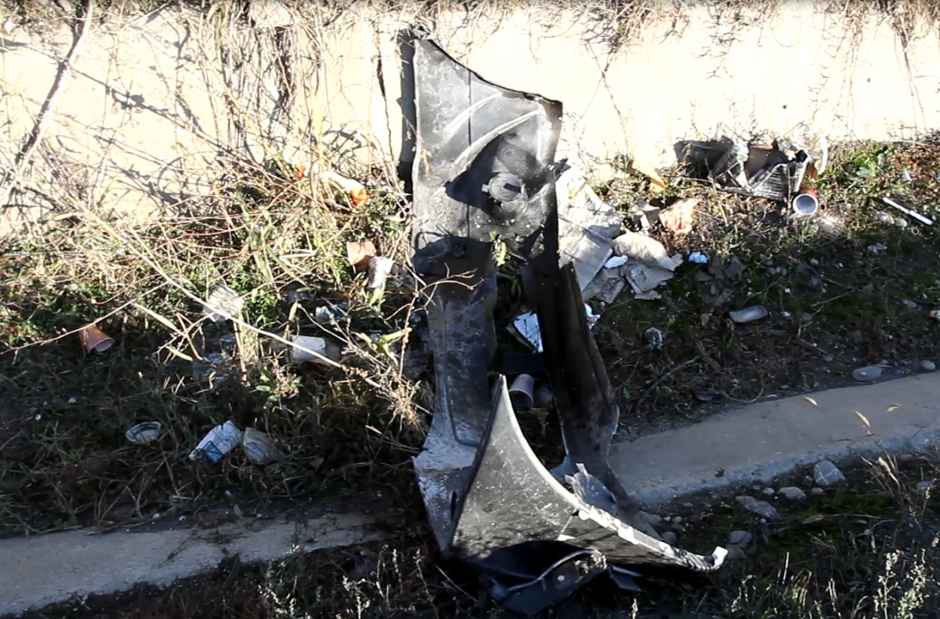 Masca de Logan aruncata pe marginea drumului aminteste de locul in care au pierit Marian si Roxana