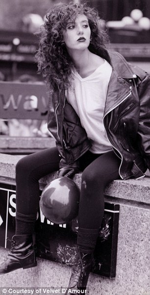 Velvet D'Amour slaba