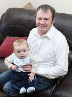 Raymond Hull are 22 de copii, cel mai mic avand doar 7 luni