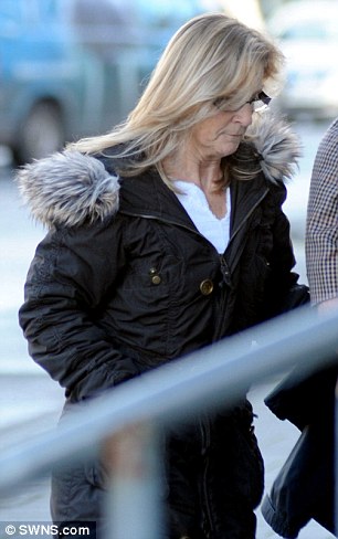 Jennifer Marley fura bani din casa unei batrane pe care o ingrijea